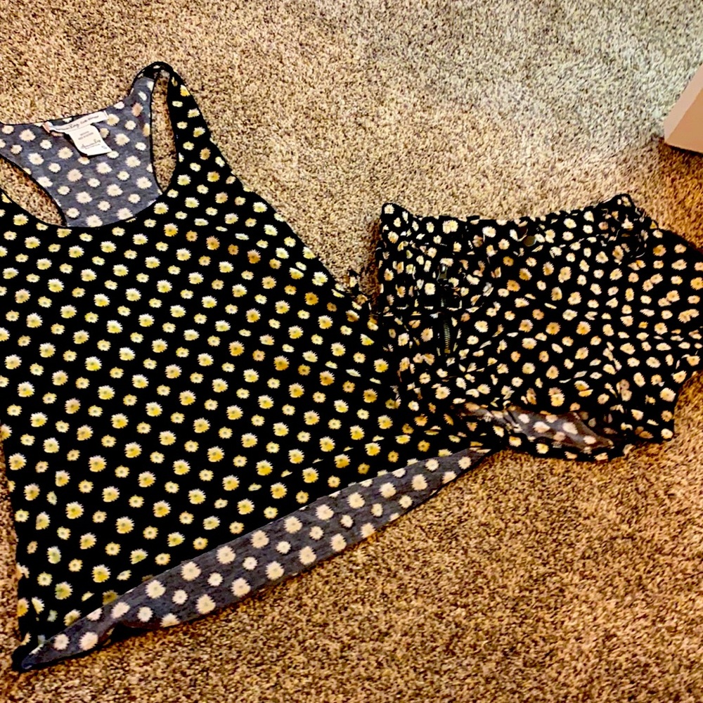 This is a matching set that is cute for summer.